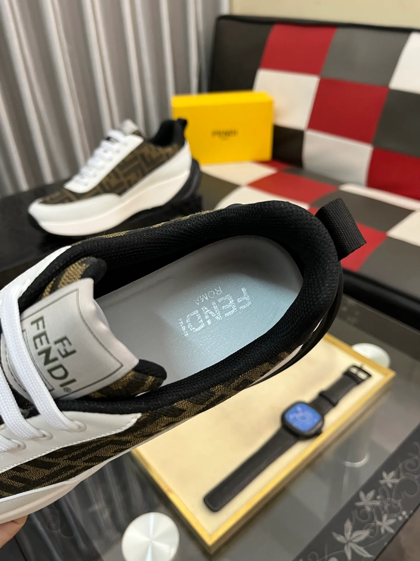 Men's shoes 💰438⌚️⌚️【FENDI】Original quality.~ Unique modern style sneakers. 🏃A must-have casual shoe for trendy men😍😍 Original brand imported from Italy, imported original leather, sheep lining (refuses to discolor and grind feet) Sole: Original sole specially provided by the original factory, French lazy style design ⚠️Fit the foot. Original quality code number: 38-442️⃣Colors available